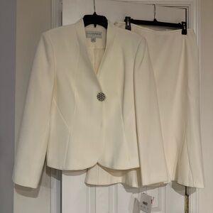 NWT Sag Harbor Suit Blazer Skirt Size 14 CREAM